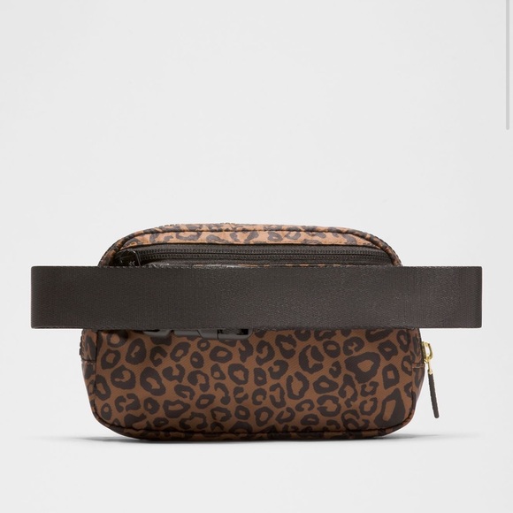 lululemon athletica NWT Leopard Print Belt Bag 1L - Picture 3 of 8